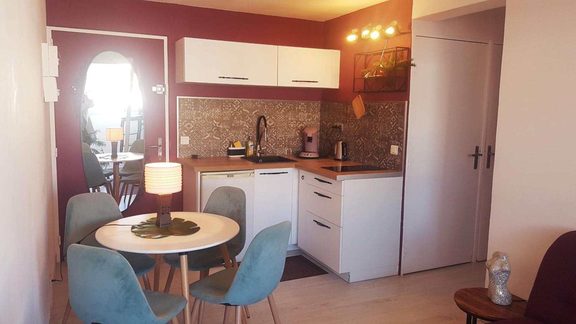 La Perle Marine: Cozy Beachside Apartment with Marina View Sete Exterior photo