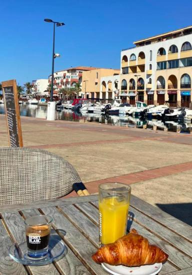 La Perle Marine: Cozy Beachside Apartment with Marina View Sete Exterior photo